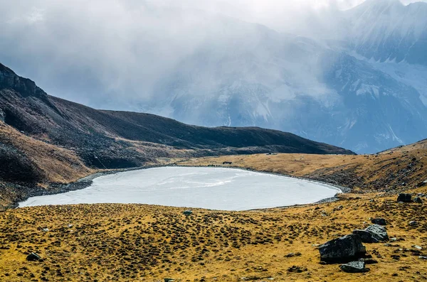 Kicho Tal Ice Lake 4600 Winter Cloudy Day Annapurna Circuit — Stock Photo, Image