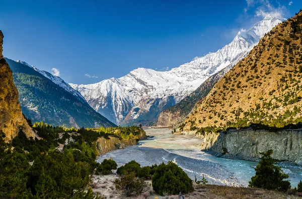 Kali Gandaki Vallei Bij Tukuche Dorp Met Dhaulagiri Aan Horizon — Stockfoto