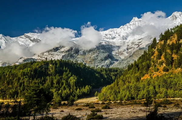 Snöiga Himalaya Berg Kali Gandaki Floddal Nära Larjung Byn Solig — Stockfoto