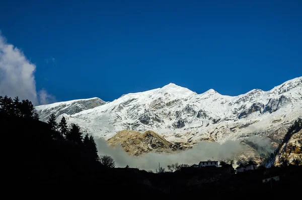 Sen Morgon Himalaya Landskap Snötäckta Berg Över Byn Larjung Floddalen — Stockfoto