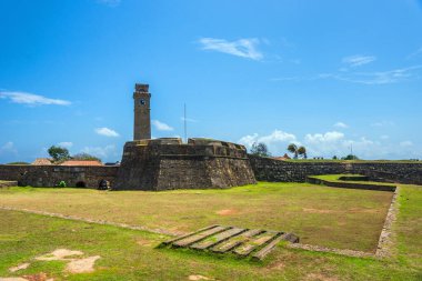 Eski Saat Kulesi ve Galle Hollanda Kalesi Sri Lanka 'daki antik duvarlar.