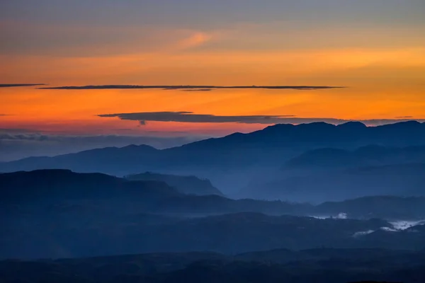 Nuvens Sobre Vale Início Manhã Antes Nascer Sol Sri Pada — Fotografia de Stock