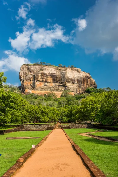 Fortaleza Lion Rock Com Jardins Sigiriya Primeiro Plano Sri Lanka — Fotografia de Stock