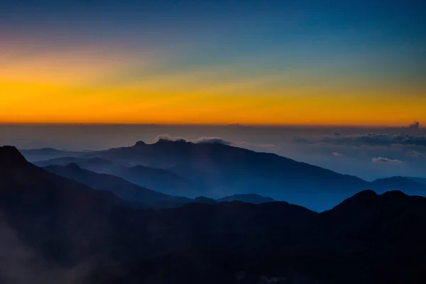 Vista Incrível Nascer Sol Pico Adão Sri Pada Lugar Budista — Fotografia de Stock