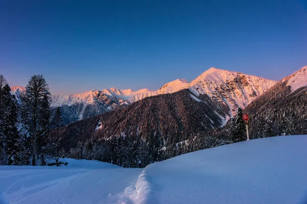 Caucasus Mountains Winter Landscape Sunset Fir Refuge Pichtovy Priyut Krasnaya — Stock Photo, Image