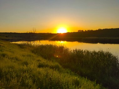 Gölde gün batımı