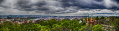 Petrin Kulesi Prag'dan panoramik manzaralı