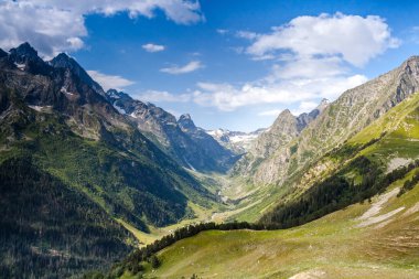 Dağ gorge. Caucasus. 