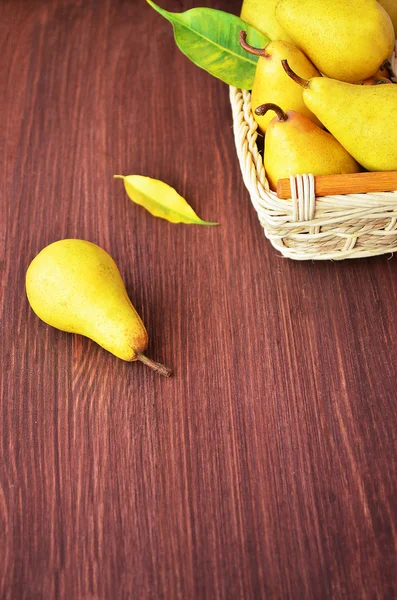Pears on the wooden background — Stock Photo, Image