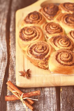 Cinnabon pasta cinnabon sopa, tonda fotoğraf ahşap tablo