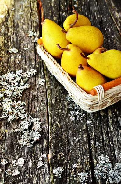 Pears on the old wooden background — Stock Photo, Image