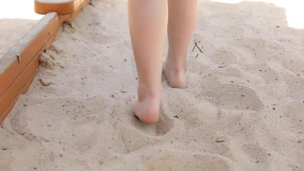 Стоковые Видео Детские Ноги ⬇ Скачать Футажи Детские Ноги.