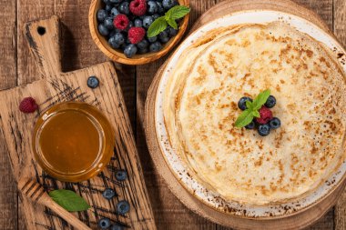 Böğürtlenli ve ballı krep