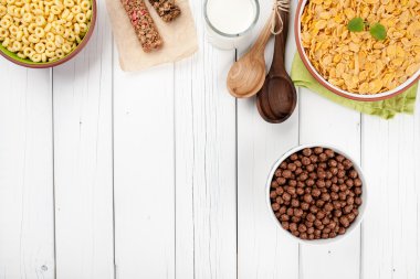 Mısır gevreği kahvaltı ahşap tablo