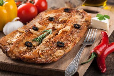 Füme balık sebze ile