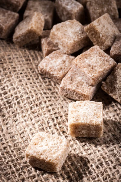 Hnědý cukr kostky closeup — Stock fotografie