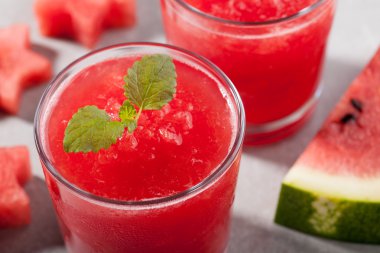 Karpuz suyu buz ve karpuz figürler ile gözlük