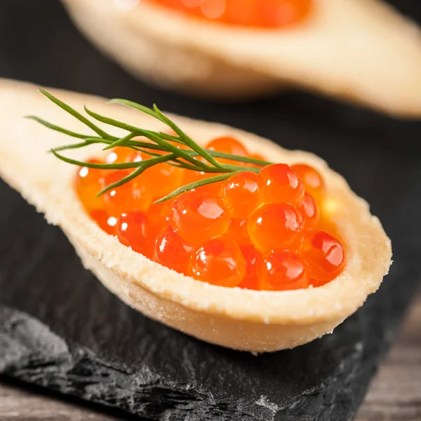 Tartelettes au caviar rouge — Photo