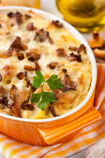 Baked potatoes with mushrooms and cheese — Stock Photo, Image