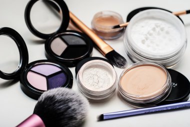 Dekoratif kozmetik kümesi