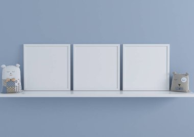 Üçlü 8x8 Square White Frame modeli beyaz raf ve mavi duvarda. Beyaz raf ve mavi arka planda üç boş poster modeli. 3B Hazırlama