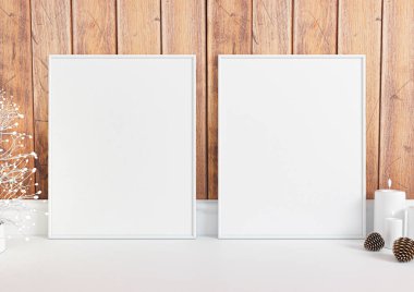 Çift 8x10 dikey beyaz çerçeve modeli beyaz zeminde ve kırsal ahşap duvarda. Beyaz zemininde Noel süslemeleri olan ve ahşap kaplamalı iki boş poster modeli. 3B Hazırlama