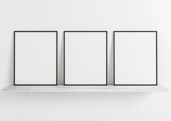 Вертикальная Черная Рамка 8Х10 Деревянной Полке Белой Стене Три Пустых — стоковое фото