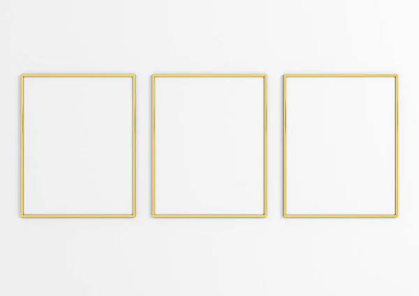 Triple 8X10 Vertical Gold Frame Maqueta Pared Blanca Tres Carteles —  Fotos de Stock