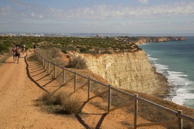 Güzel kayalık deniz manzarası
