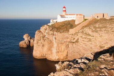 Sahildeki güzel deniz feneri manzarası