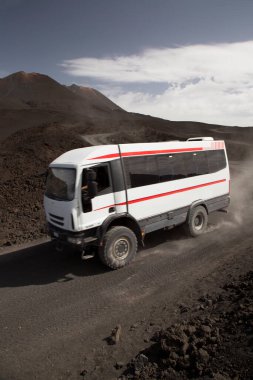 Yolda araba kazası.