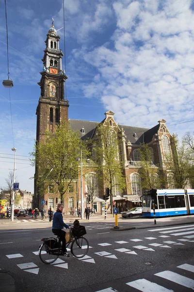 Edifício Igreja Westerkerk Com Pessoas Rua Amsterdam Holanda — Fotografia de Stock