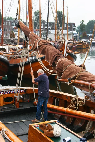 Hafen Mit Booten Der Europäischen Stadt — Stockfoto