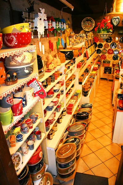 Viele Verschiedene Arten Von Waren Auf Einem Markt — Stockfoto