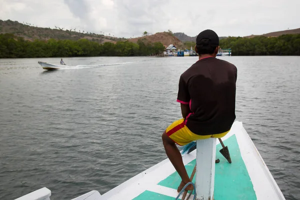 Homem Barco Pesca Luz Dia Viagem Tiro — Fotografia de Stock