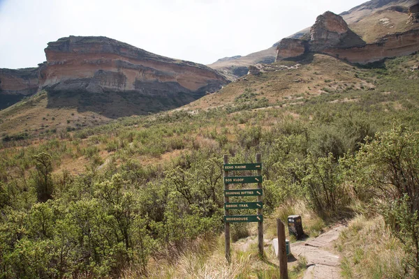 Hermoso Paisaje Con Una Montaña — Foto de Stock