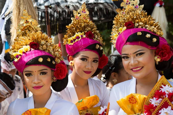 Jovem Asiático Mulheres Tradicional Festivo Tailandês Roupas Viagem Tiro — Fotografia de Stock