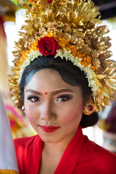 Hermosa Joven Asiática Mujer Con Tradicional Decorativo Diadema — Foto de Stock