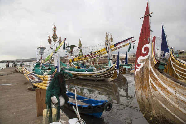 Jaskrawo Kolorowe Religijnie Urządzone Tradycyjnej Floty Rybackiej Porcie Pengambengan Indonezja — Zdjęcie stockowe