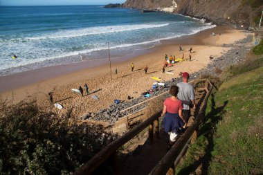 Praia da Arrifana plajının güzel manzarası 