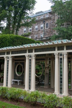 Bahçeli güzel Rockefeller malikanesi 