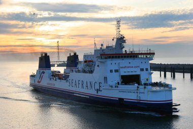 Limandaki güzel gemi manzarası