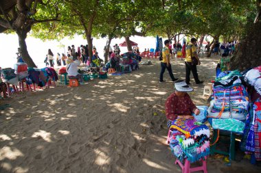 Tayland 'da sahilde mal satan insanlar, seyahat fotoğrafları.