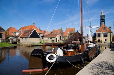 Güneşli bir günde güzel Avrupa kenti