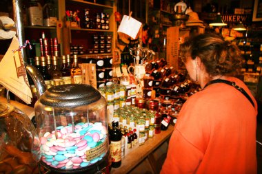 Şehirdeki geleneksel sokak pazarı  