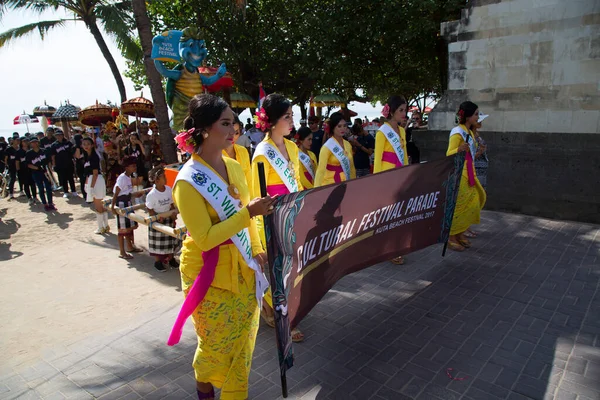 Uitzicht Aziatische Mensen Feestelijke Traditionele Thaise Kleding Reizen Schot — Stockfoto