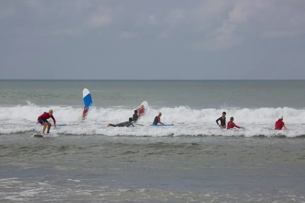 Vista Surfistas Água Praia Tiro Viagem — Fotografia de Stock