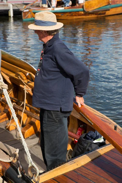 Details Des Hölzernen Fischerbootes Auf Dem Wasser Der Fischer Auf — Stockfoto