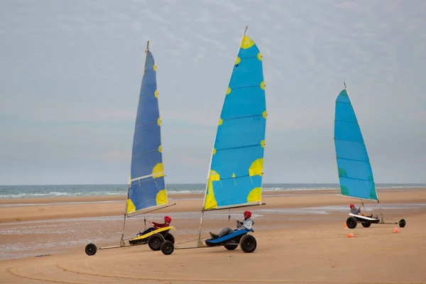 Konkurencja Plaży Blokartem Lub Wózkiem Żaglowym Lądowym Lub Piaskowym Napędzanym — Zdjęcie stockowe