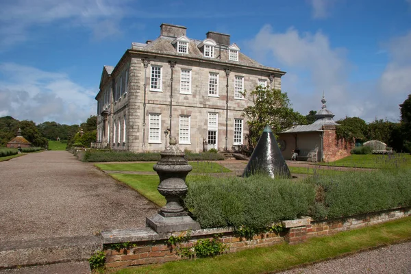 Typical English Country House Countryside Large Lawn Extensive Garden Ornaments — Stock Photo, Image